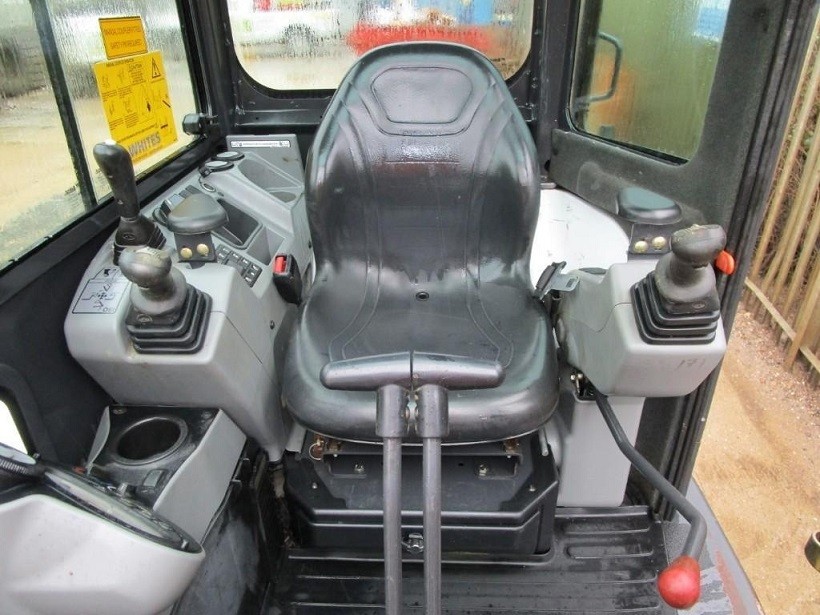 Koparka Bobcat E2.5.5 w doskonałym stanie — zdjęcie 3