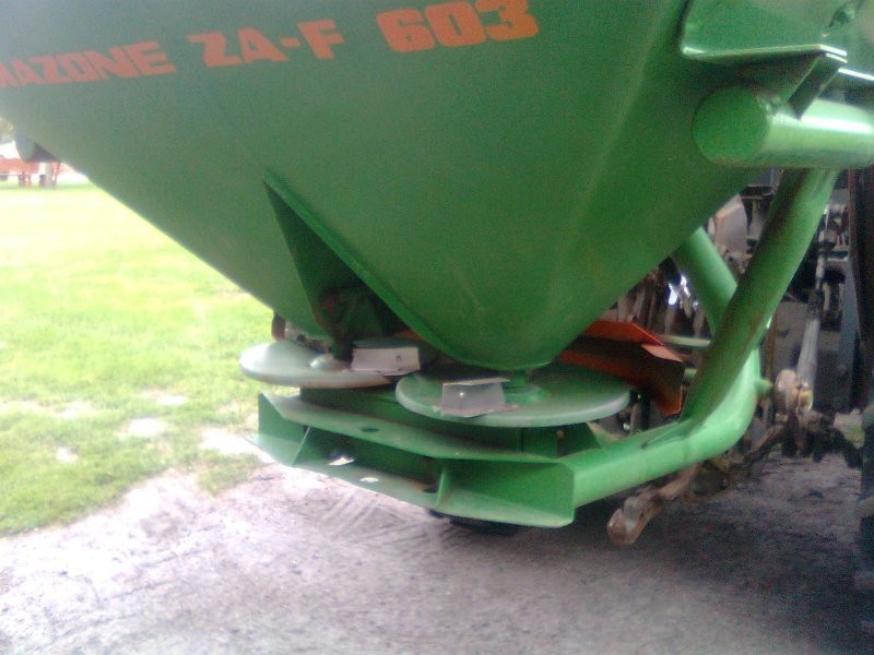 ROZSIEWACZ NAWOZU AMAZONE ZAF 600L. — zdjęcie 1
