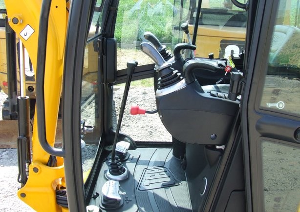 Minikoparka  JCB 8016 CTS demo — zdjęcie 3