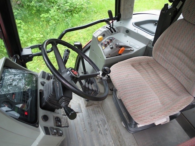 Stan idealny ciągnik Massey Ferguson 6I4O — zdjęcie 2