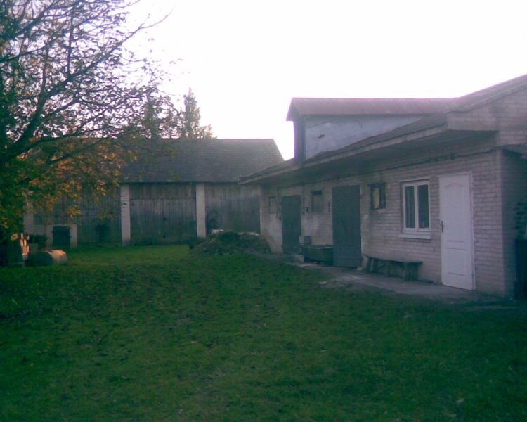 gospodarstwo rolne i budynki — zdjęcie 1
