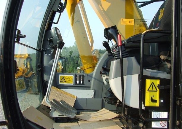 Koparka gąsienicowa JCB JS 220LC... — zdjęcie 2