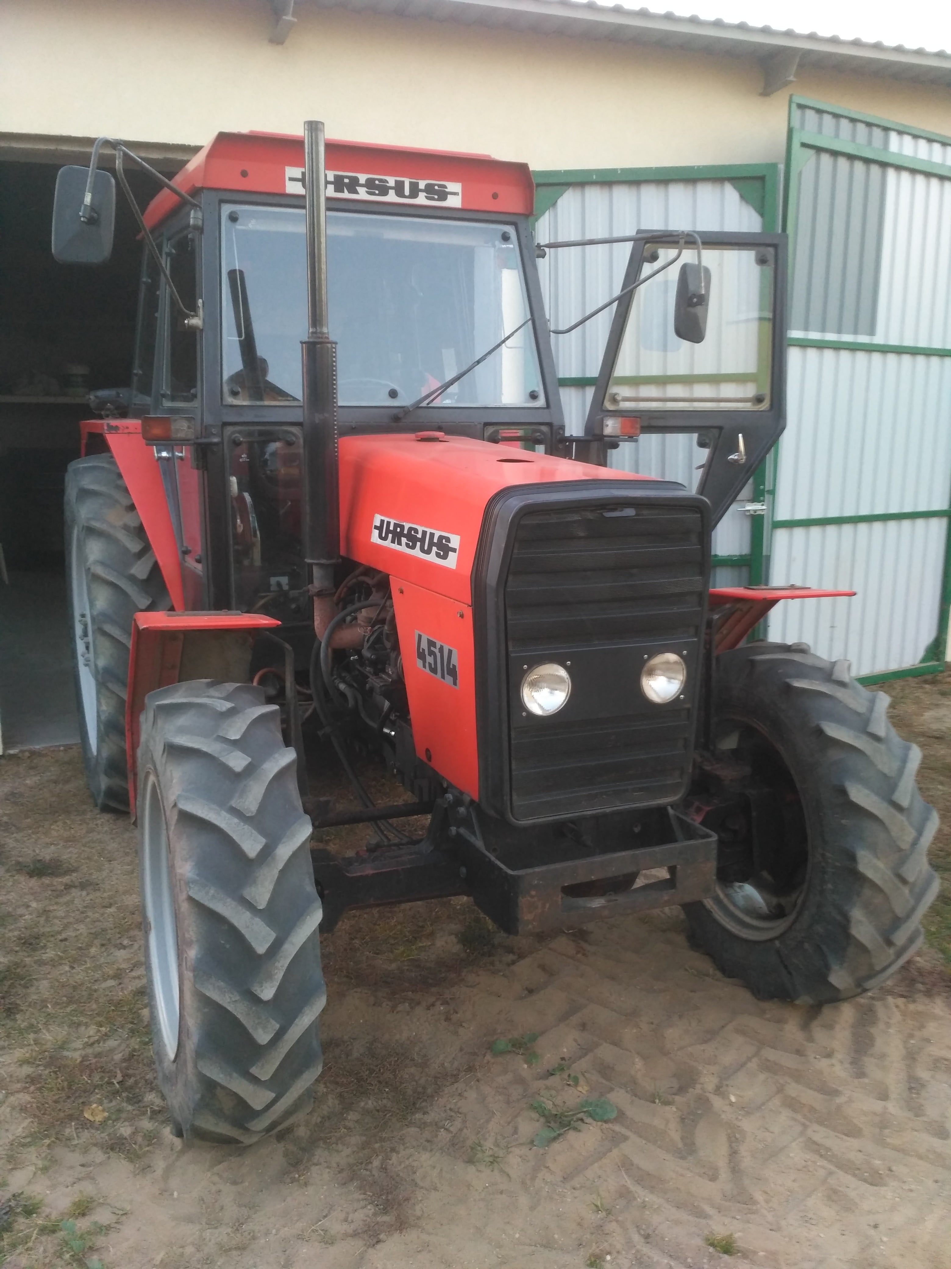 CIĄGNIK URSUS 4514 PIERWSZY WŁAŚCICIEL 1992 ROCZNIK — zdjęcie 2