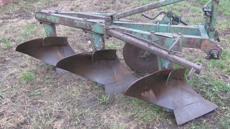 PŁUG 3-SKIBOWY — zdjęcie 1