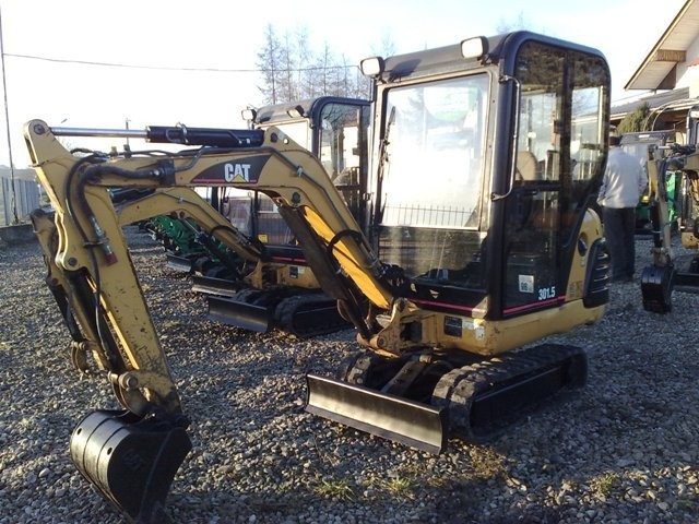 OKAZJA MINI KOPARKA gąsienicowa CATERPILLAR 3015 — zdjęcie 1