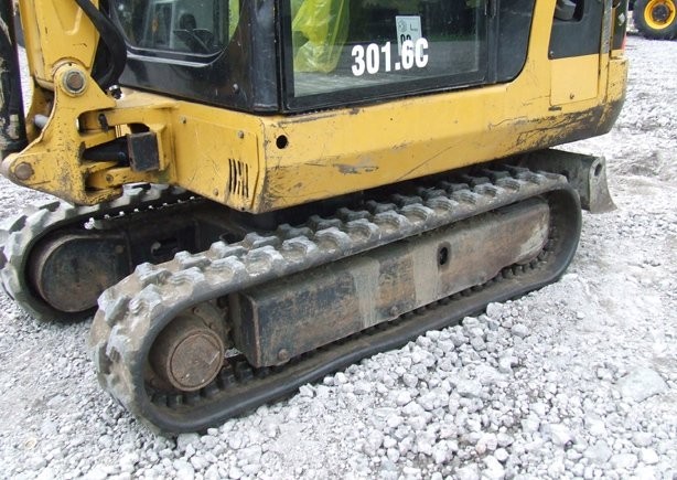 Mini koparka CAT 301.6 C z roku 2007 — zdjęcie 4