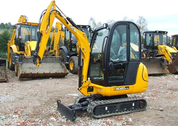 JCB 8020 z roku 2012