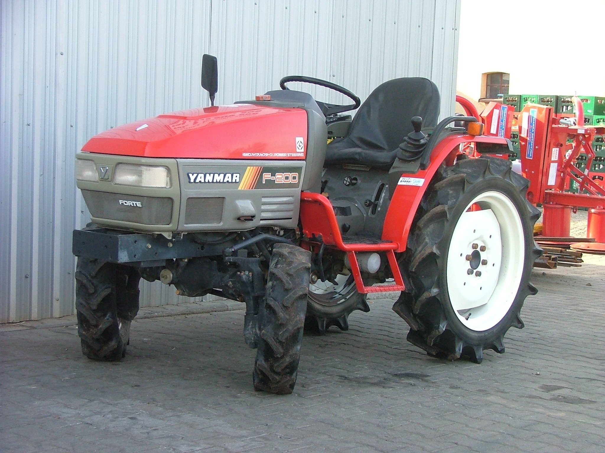 Mini traktorek Yanmar F200, 20KM, 4x4 — zdjęcie 3