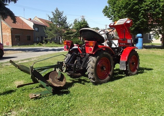 Dobry stan ciągnik TZ4KI4 4x4 + akcesoria — zdjęcie 4