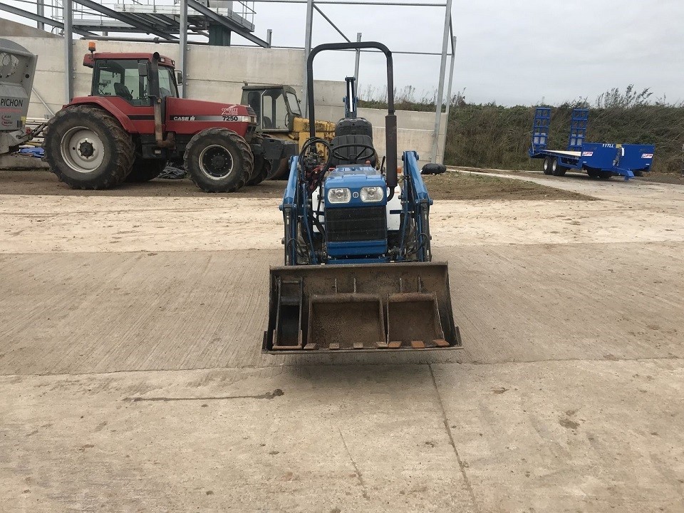 Ciągnik New Holland I2/20  + ładowacz czołowy — zdjęcie 3