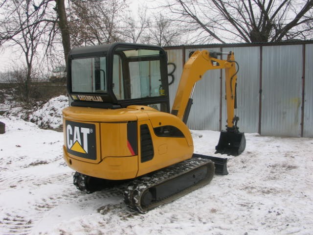 CAT 3025C z 2008 roku — zdjęcie 3