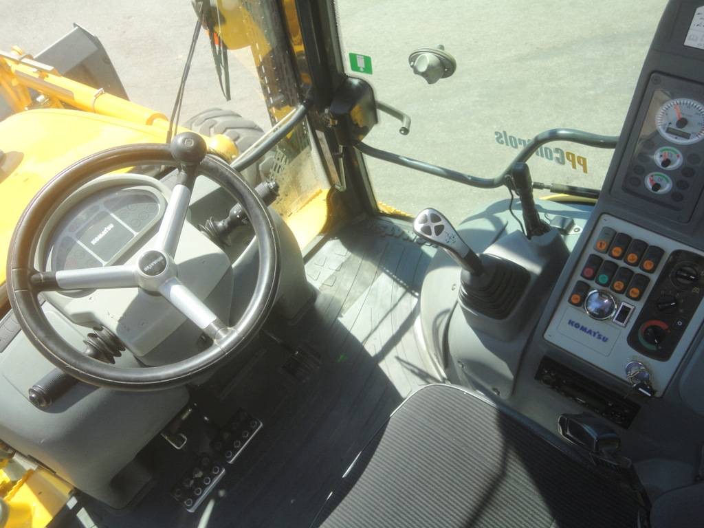 Komatsu WB 97 R-5 — zdjęcie 4