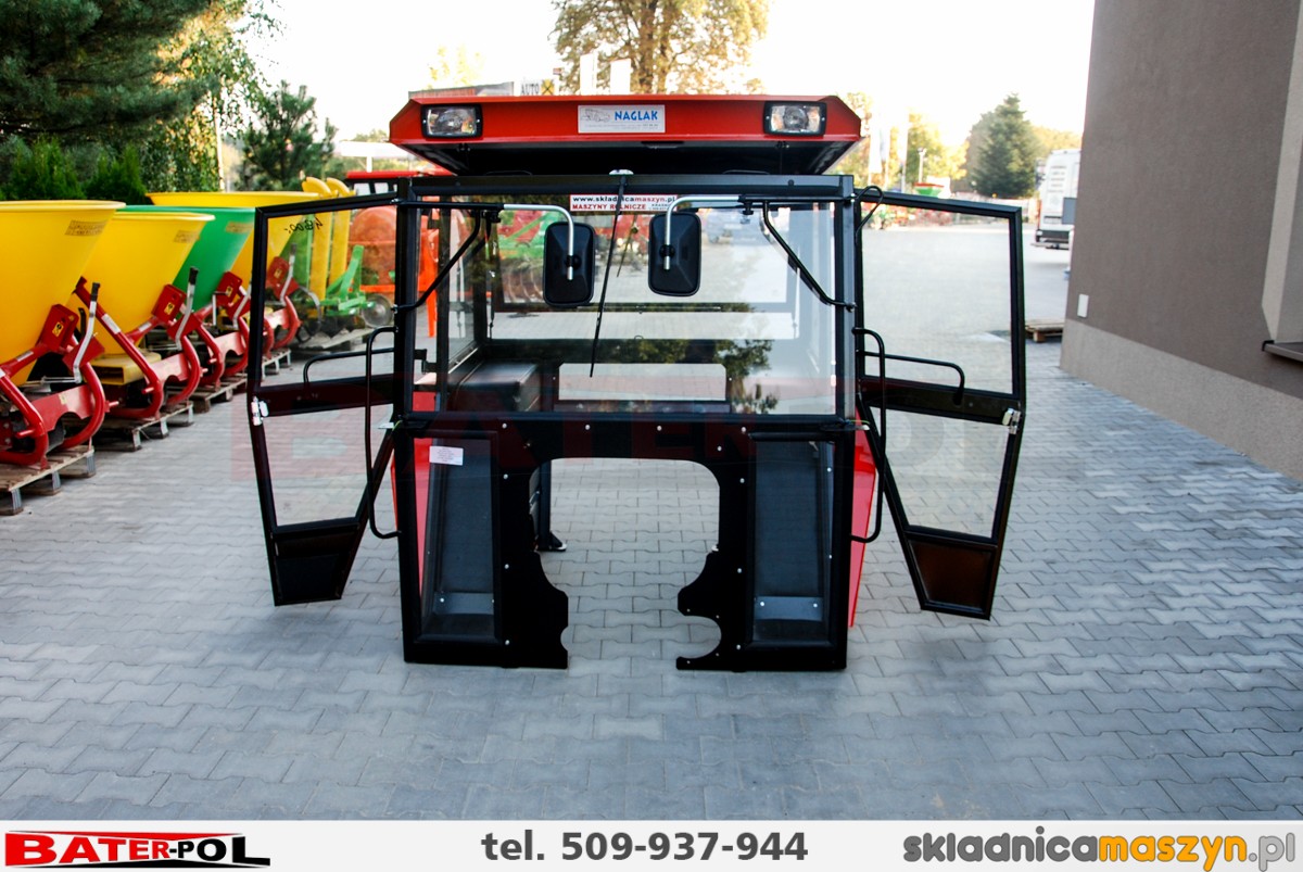 Kabina C-360  URSUS NAGLAK z metalowymi błotnikami (komfortowa)  — zdjęcie 4
