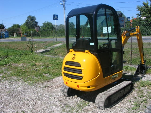 Sprzedam koparki JCB 8018 z 2007 i 2011 roku — zdjęcie 4