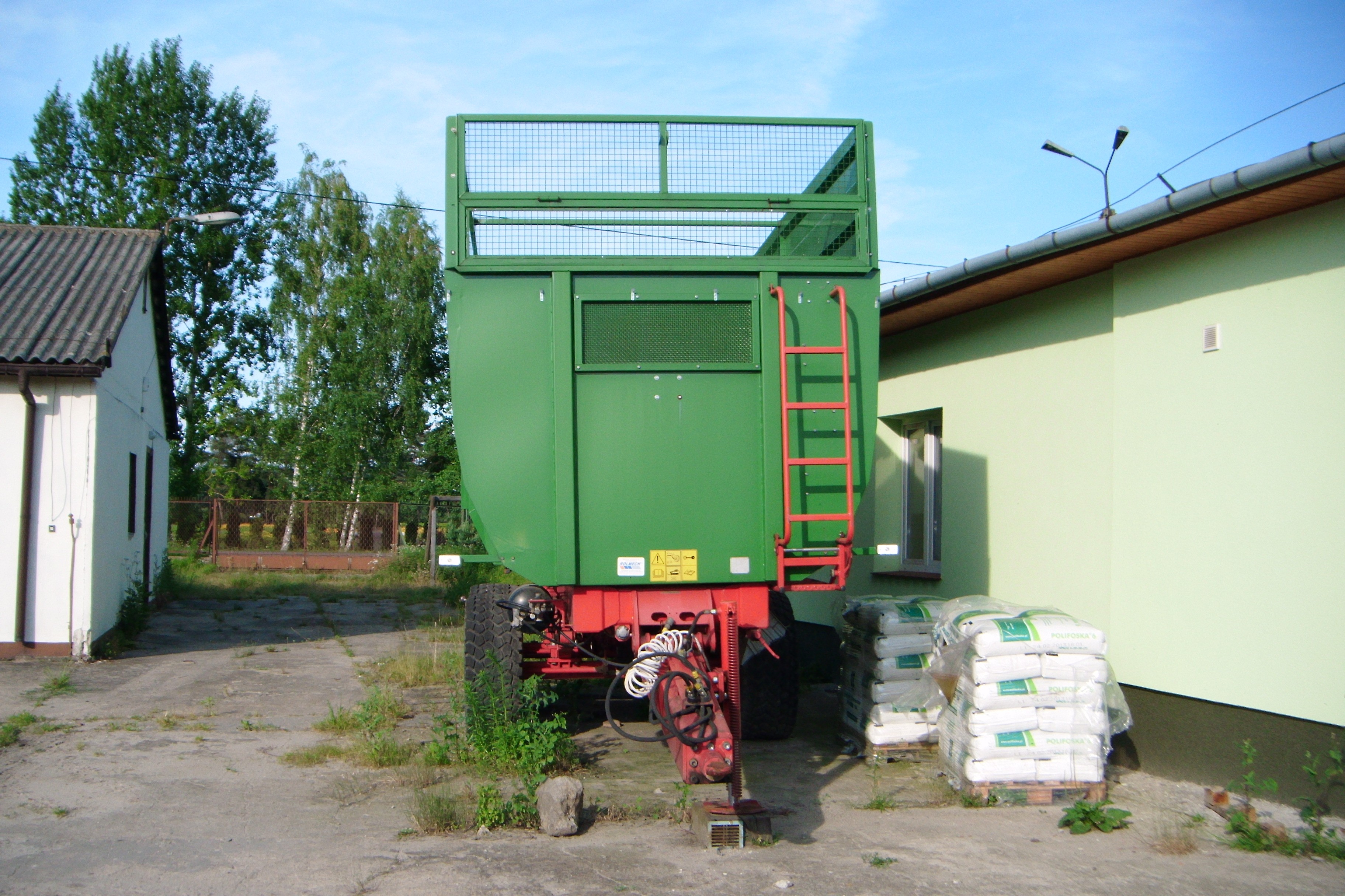 Przyczepa skorupowa PRONAR  T700 — zdjęcie 3