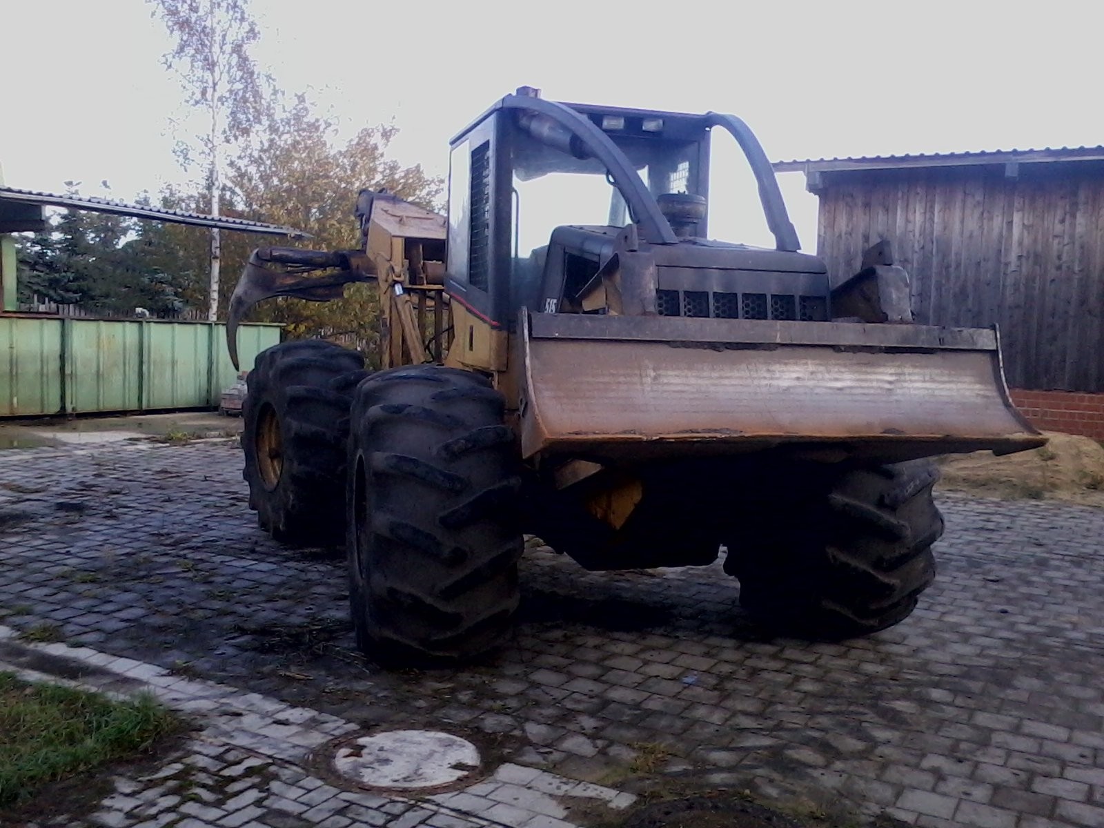 skidder Cat 515 ciągnik zrywkowy — zdjęcie 2