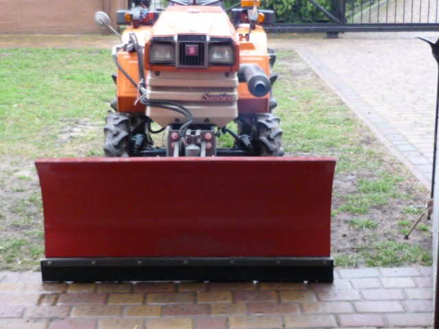 Kubota b1402 w komplecie z glebogryzarką, pługiem do śniegu — zdjęcie 5