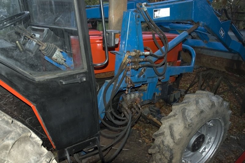 Ciągnik CASE 685 4WD Z ŁADOWACZEM — zdjęcie 1
