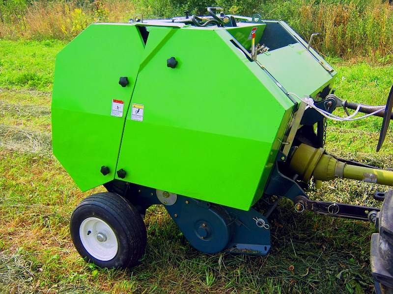 Mini prasa zwijająca do siana, sianokiszonki, słomy, moc ciągnika 25kM — zdjęcie 4