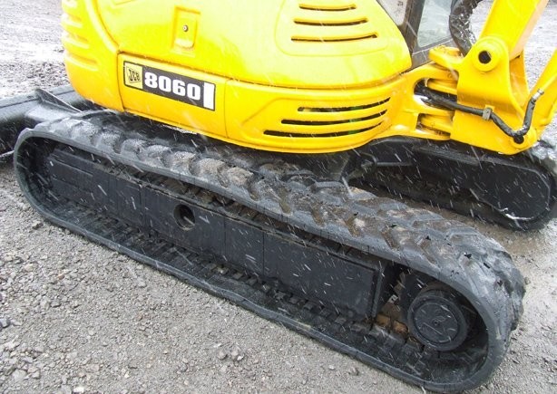 Midikoparka gąsienicowa JCB 8060 z roku 2006. — zdjęcie 2