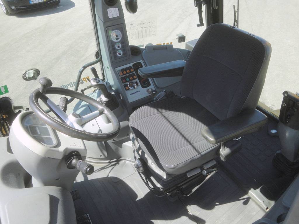 Komatsu WB 97 R-5 — zdjęcie 3