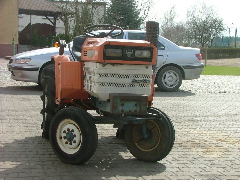 Mini traktorek Kubota B1400, 4x2, 14KM — zdjęcie 4