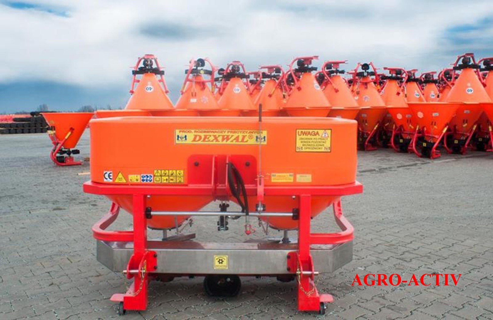 Rozsiewacz Nawozów Tornado 600L/850kg LIFT DEXWAL AGRO-ACTIV — zdjęcie 1