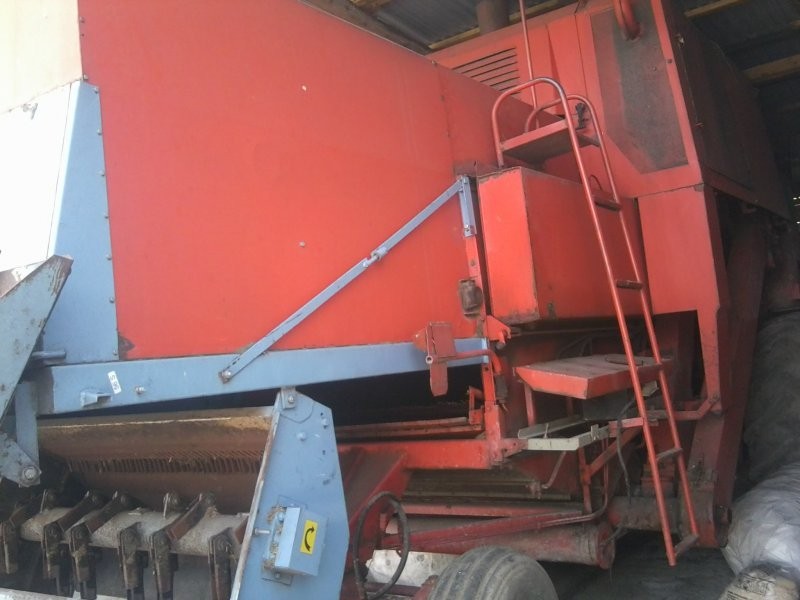 Sprzedam Kombajn Bizon Super Z056 — zdjęcie 3