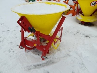Rozsiewacz do soli, piasku do Kubota Yanmar Iseki — zdjęcie 2