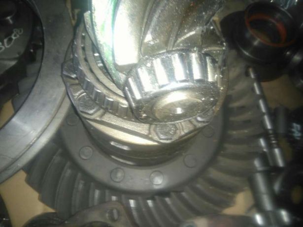 Mechanizm rożnicowy,koło talerzowe,Massey Ferguson 3060,3080,3125,3070 — zdjęcie 1
