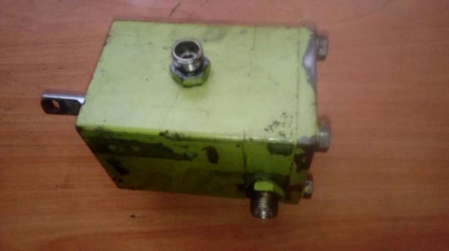 Rozdzielacz Claad Dominator 80,85,76,86,96,100,105 części John Deere — zdjęcie 4