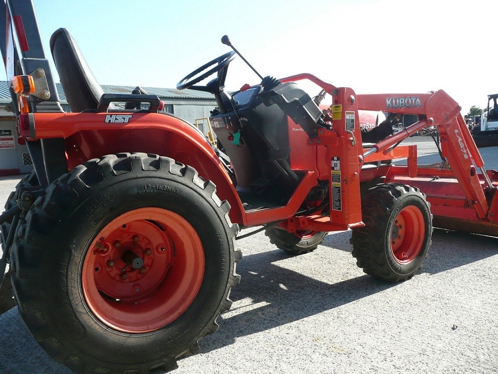 Stan bardzo dobry Kubota B 4272 HST  — zdjęcie 3