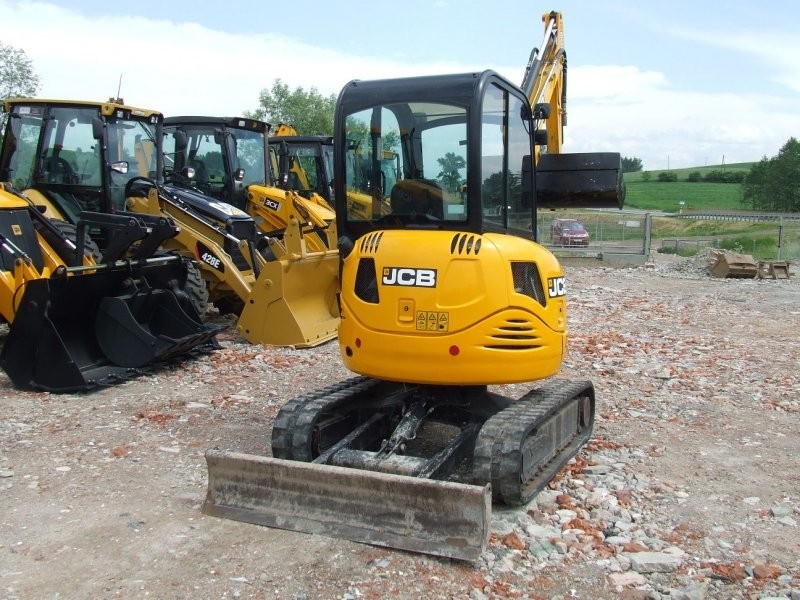 Minikoparka JCB 8025 ZTS z roku 2010 — zdjęcie 2