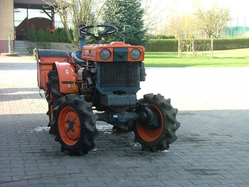 Mini traktorek Kubota B6000 — zdjęcie 2