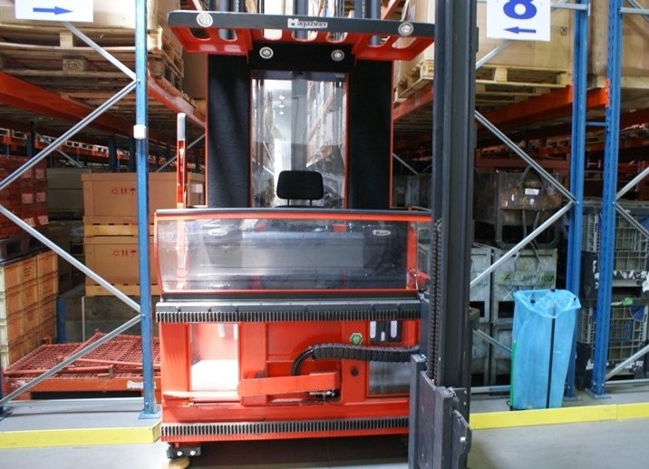 MAGAZINER EK 11 z obrotową karetką wideł — zdjęcie 1