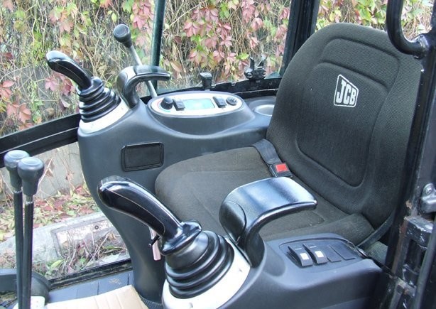 MINI KOPARKA JCB 8014 z roku 2006 — zdjęcie 3