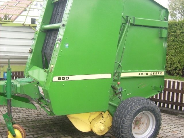 Prasa John Deere 550 — zdjęcie 1