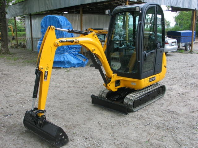 Sprzedam minikoparkę JCB 8016 z 2007 i 2008 roku — zdjęcie 7