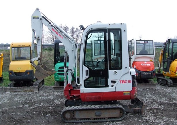 Minikoparka gąsienicowa Takeuchi TB016 z roku 2007 — zdjęcie 3