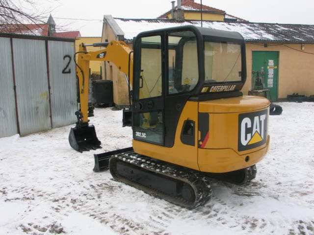 CAT 3025C z 2008 roku — zdjęcie 5
