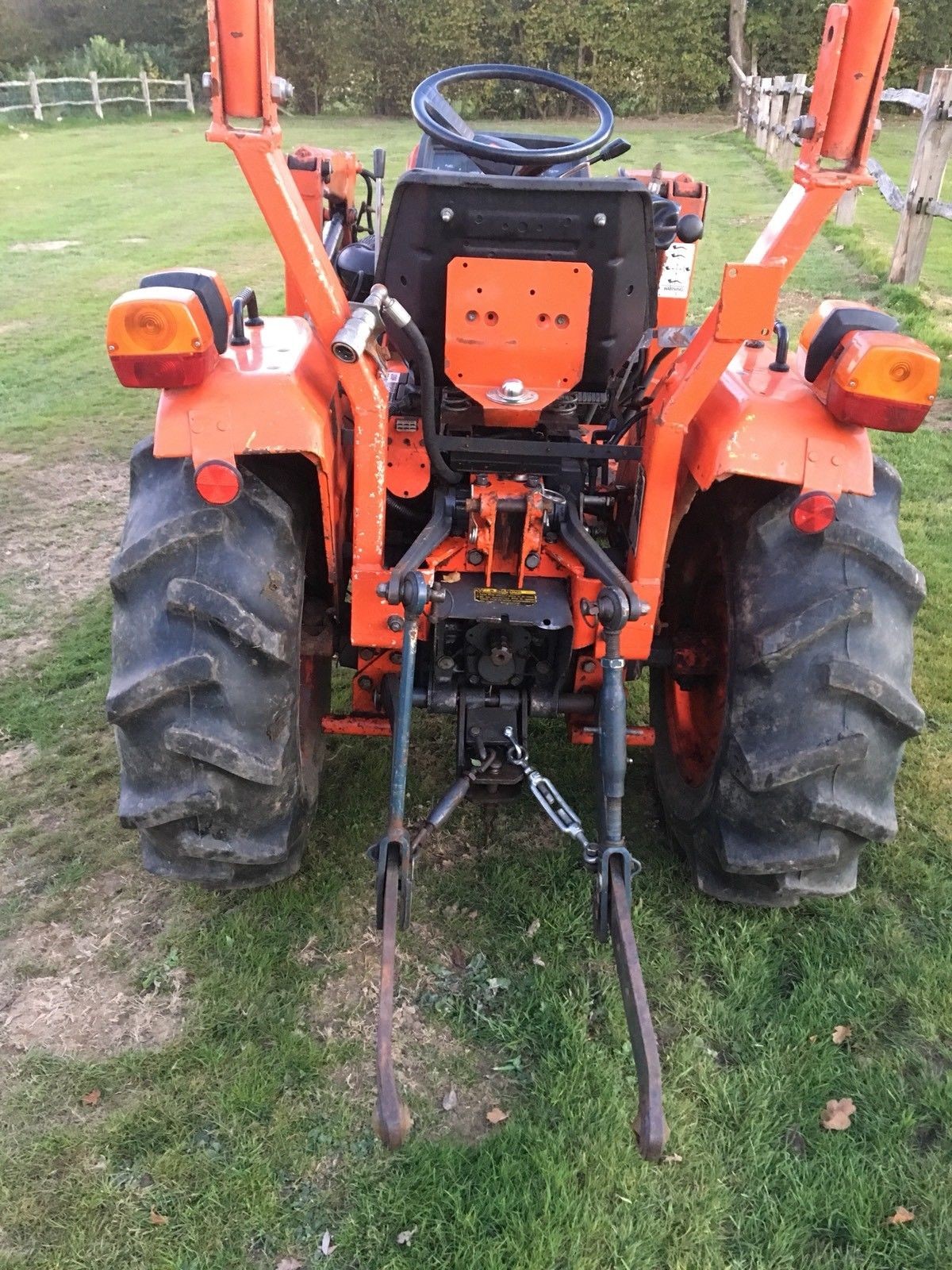 Ciągnik Kubota B50 HST 17 - stan bardzo dobry — zdjęcie 4
