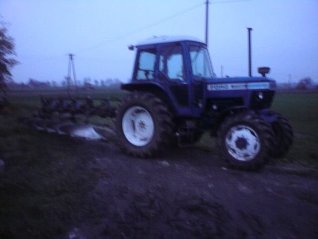 Ford (new-holland) 7700 — zdjęcie 1