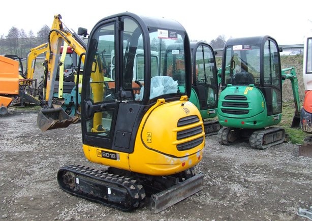 Minikoparka gąsienicowa JCB 8018 z roku 2010 — zdjęcie 2