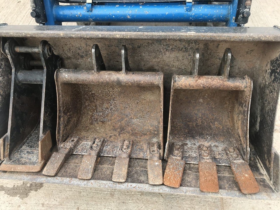 Ciągnik New Holland I2/20  + ładowacz czołowy — zdjęcie 2