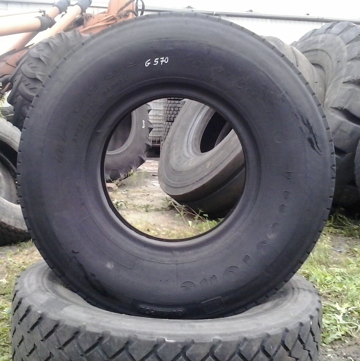 (G570) Opona 11.00 R20  — zdjęcie 2