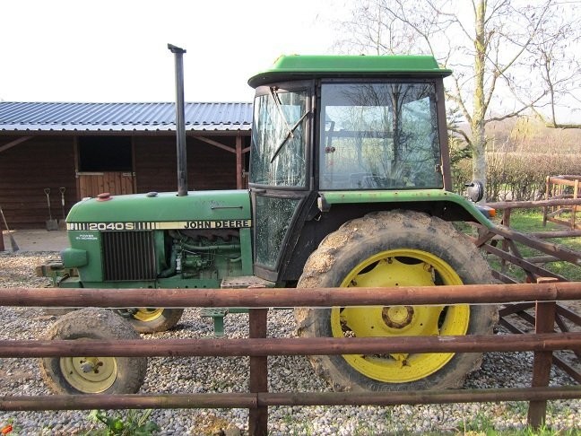 CIĄGNIK JOHN DEERE 1020 i 2040 — zdjęcie 3