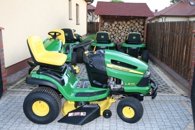 kosiarki JOHN DEERE LA105 i LA135 — zdjęcie 4