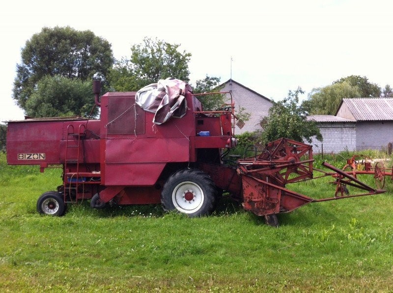 Kombajn zbożowy BIZON Z040 — zdjęcie 2