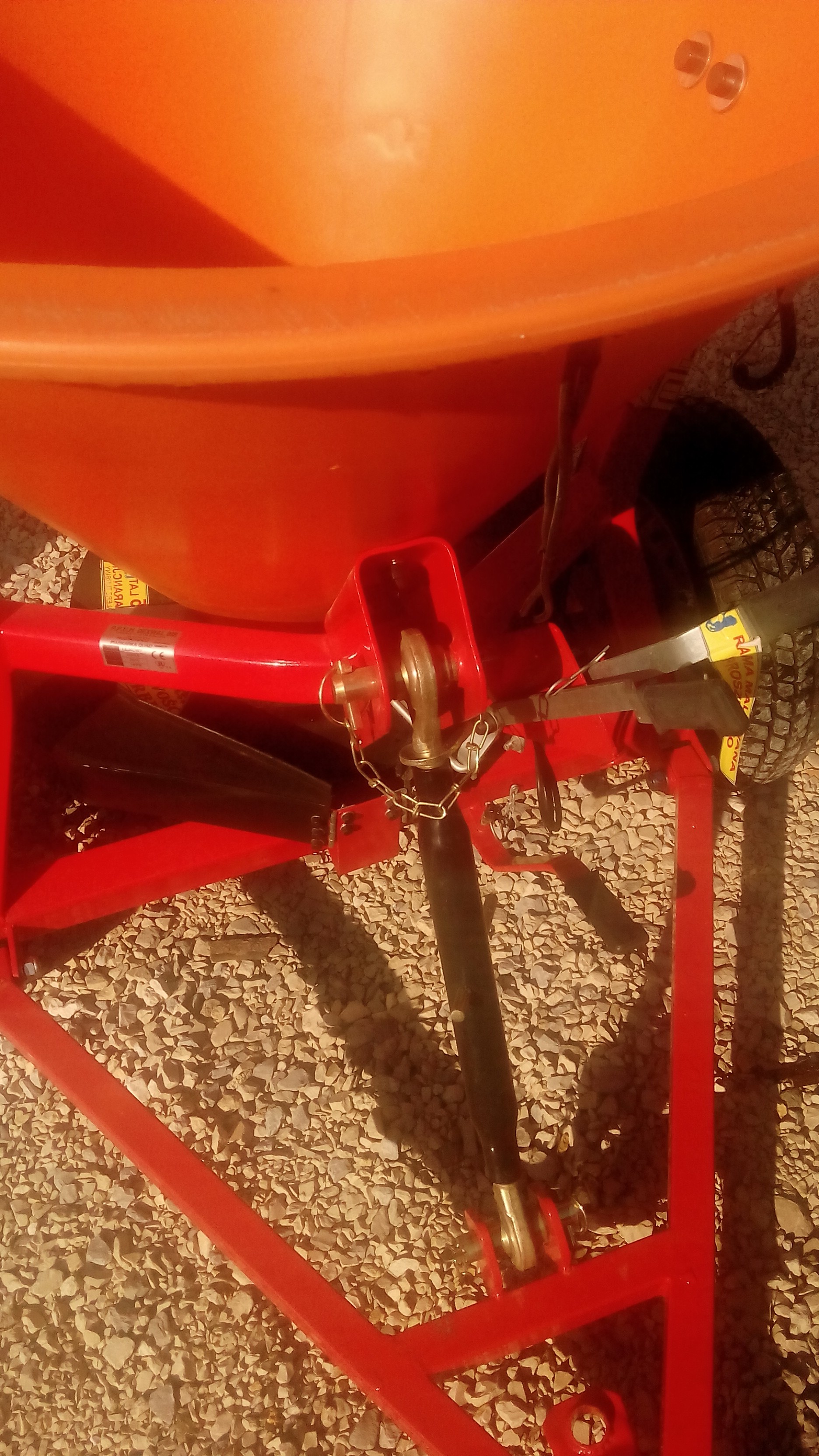  Piaskarka Komunalna CIĄGNIONA 300L QUAD  — zdjęcie 2