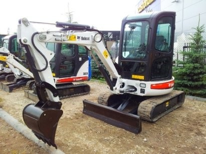 BOBCAT 425 ZTS 2008 28km 1700mth -- koparka leasin — zdjęcie 1